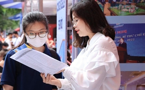 Trong tổng số 52,5 triệu lao động hiện nay, có tới hơn 70% chưa có bằng cấp, chứng chỉ được chuẩn hóa; không ít cha mẹ trẻ nuôi con theo 